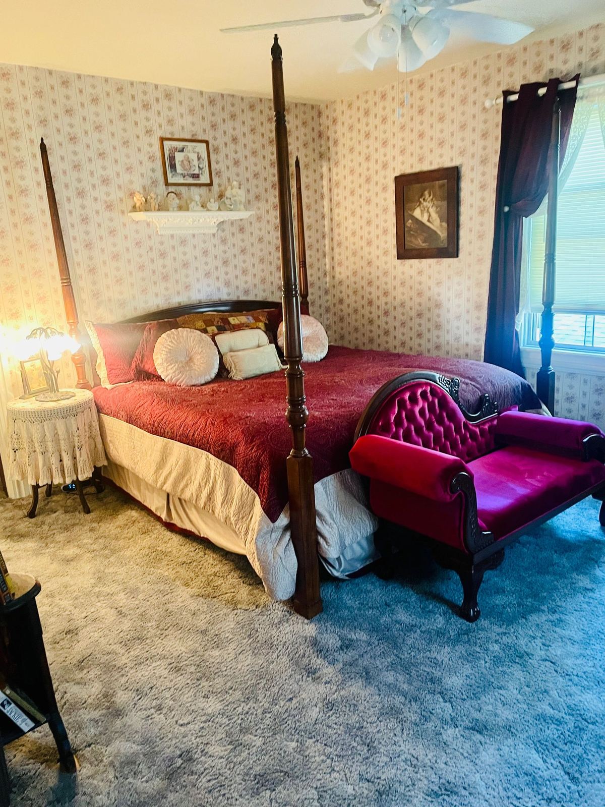 Anthracite Room with patchwork quilt and red curtains